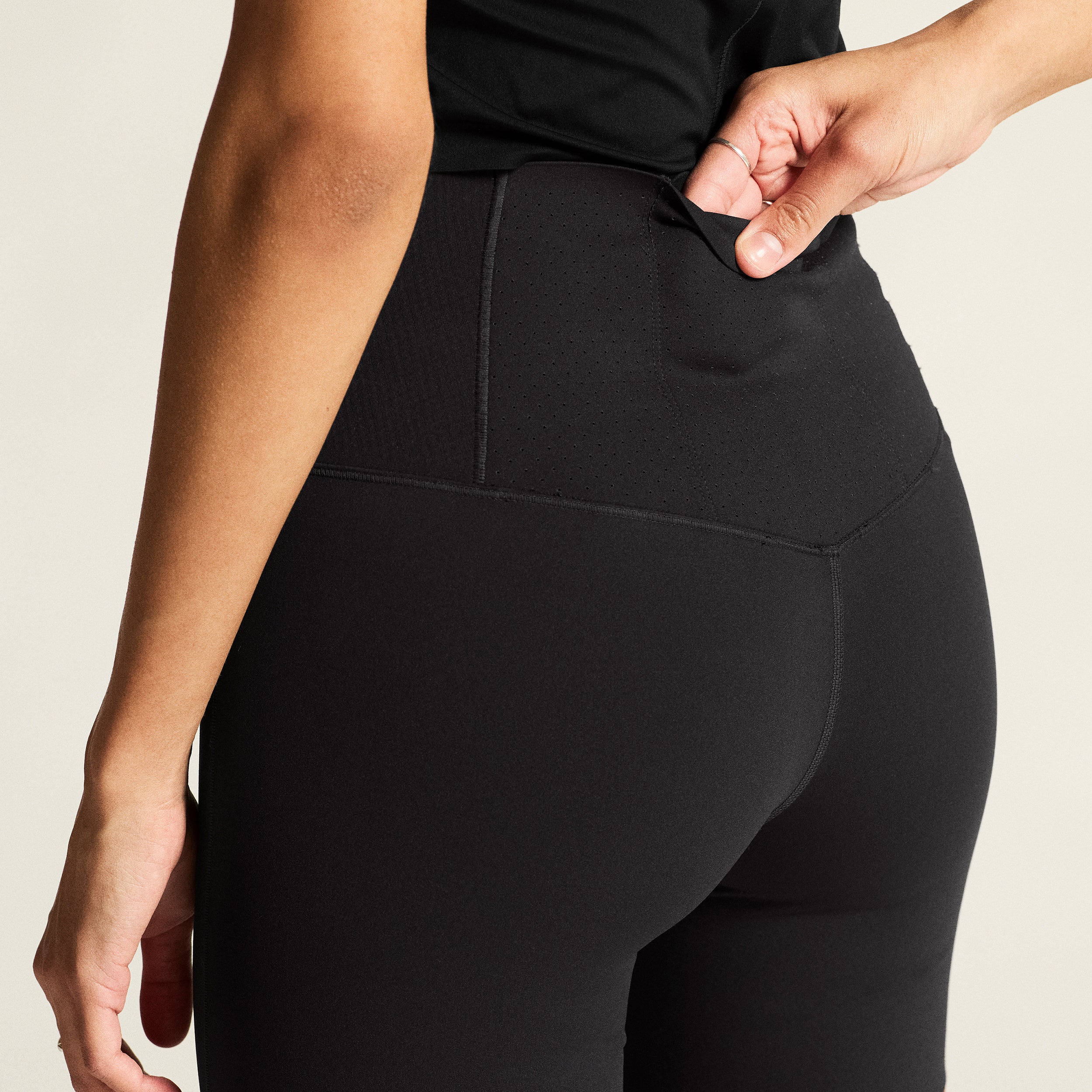 Hypervent Lauftight Damen - schwarz - Image 9