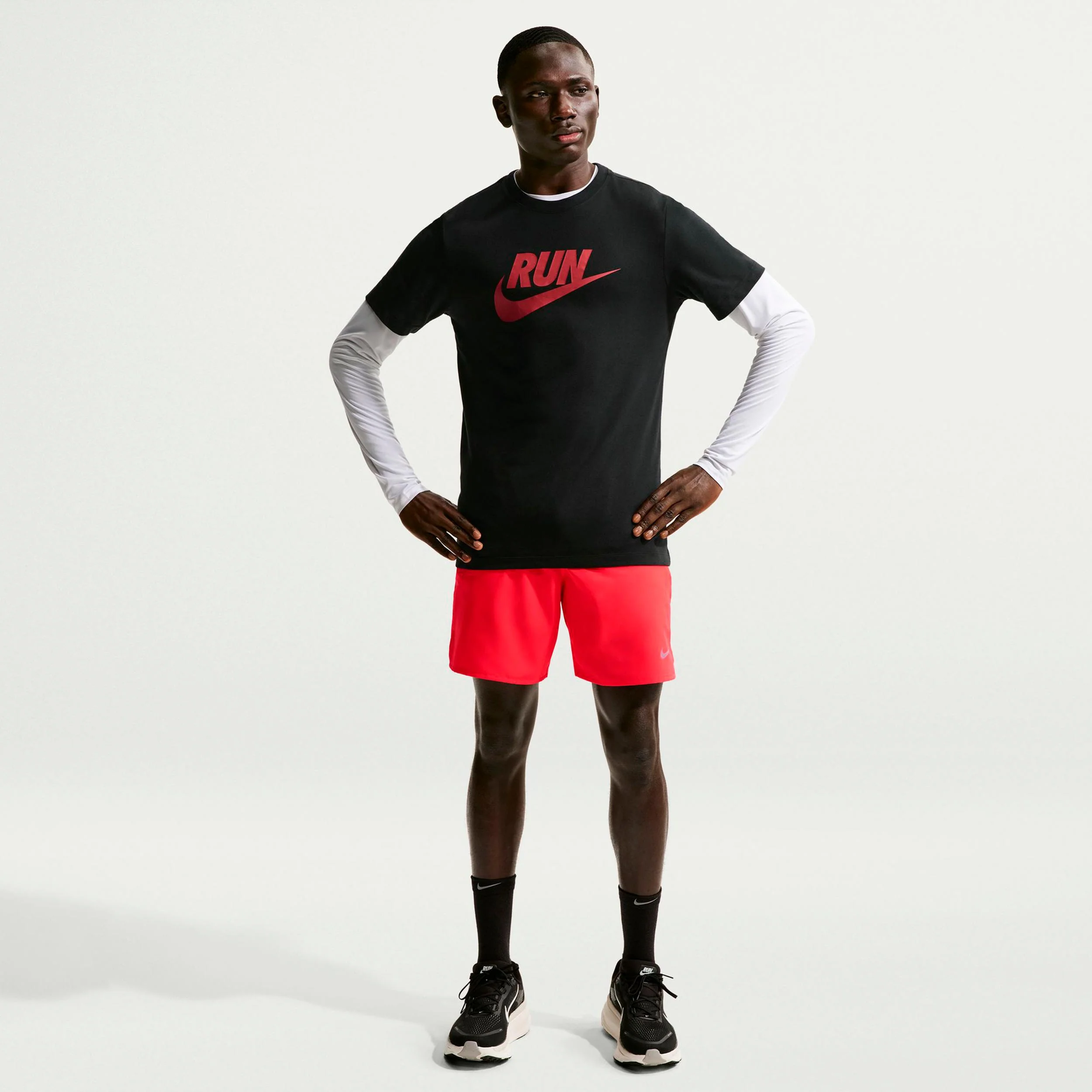 Run Swoosh Laufshirt Herren - schwarz, rot - Image 2