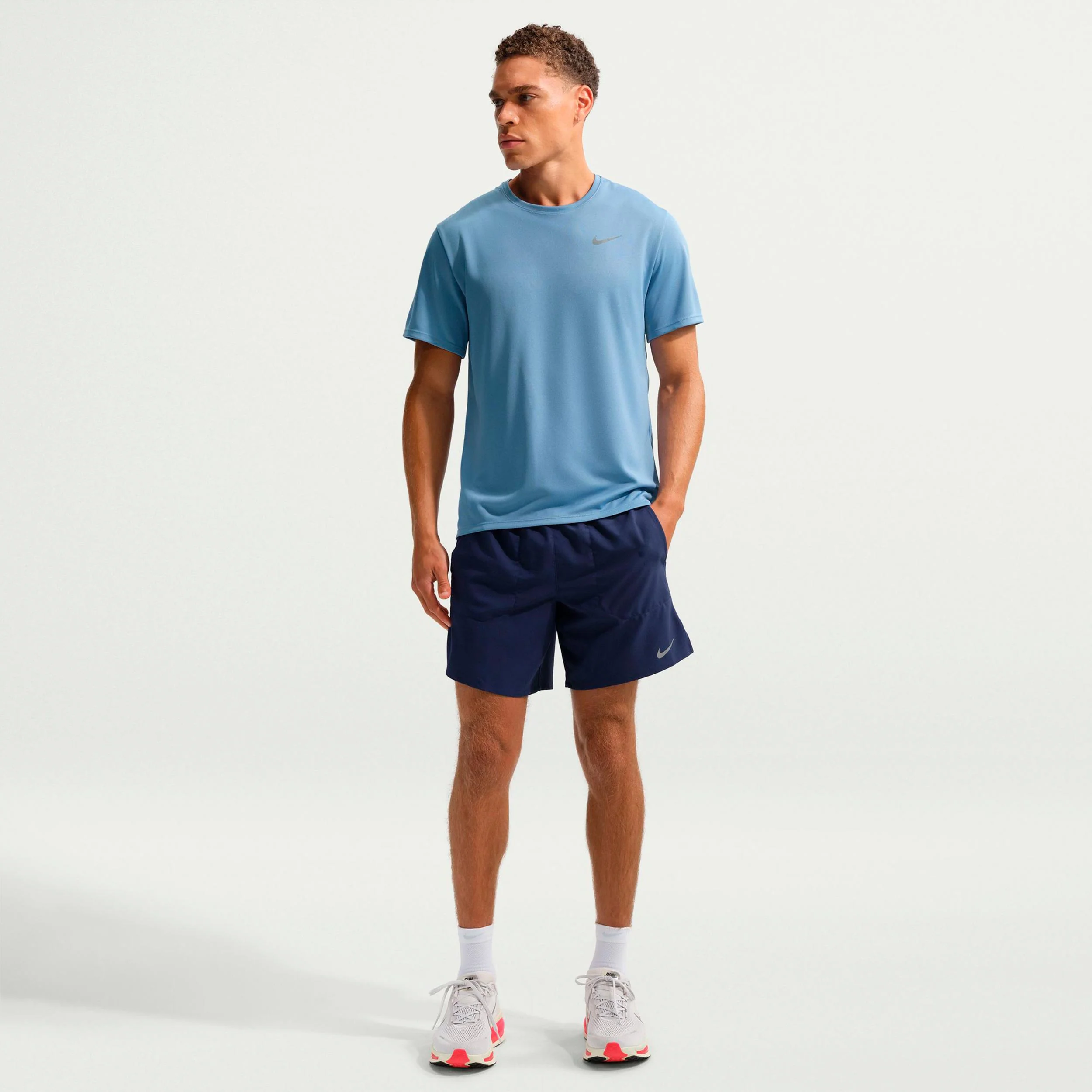 STRIDE 7IN Laufshorts Herren - dunkelblau, silber - Image 2
